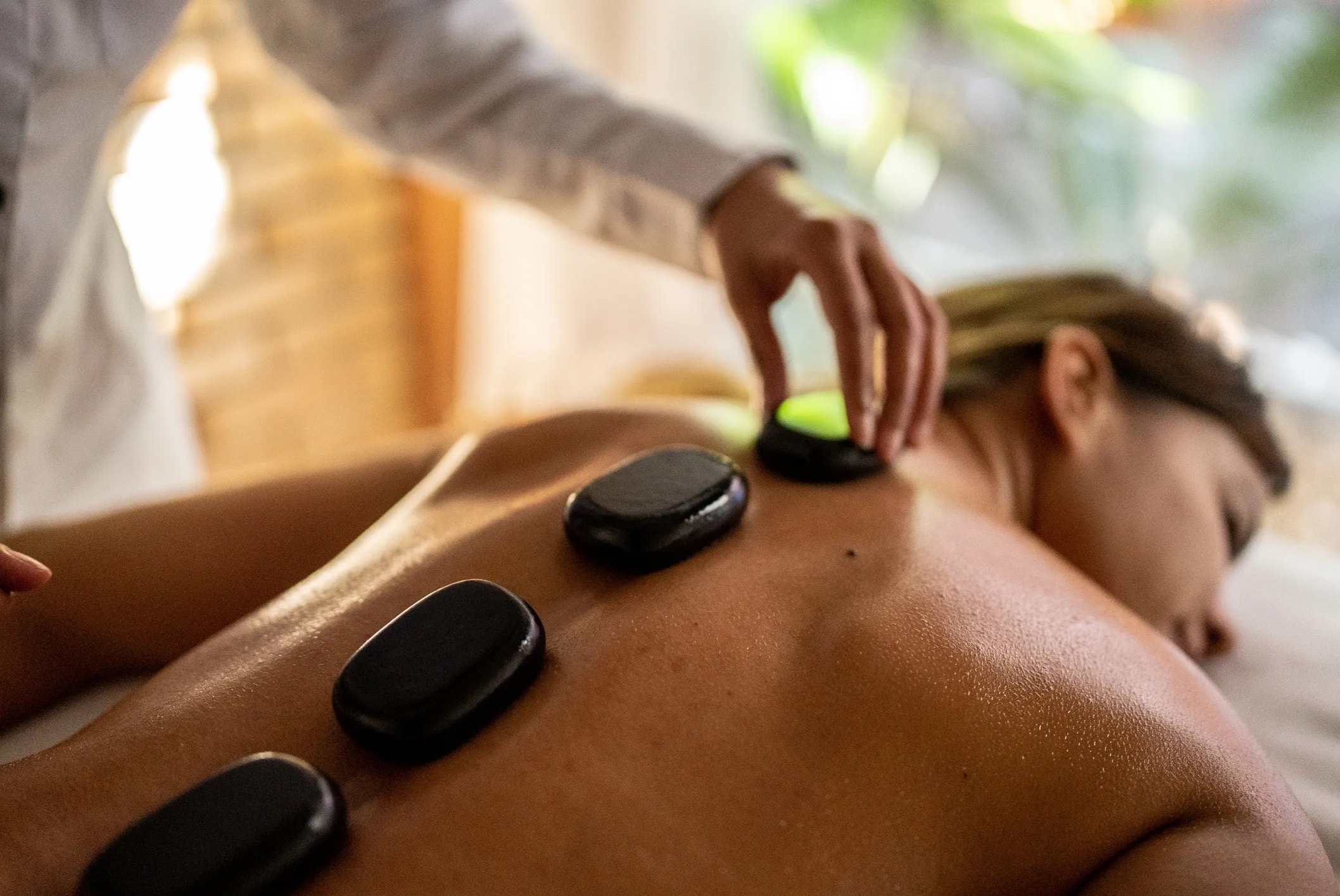 Aromatherapy & Hot Stone Massage
